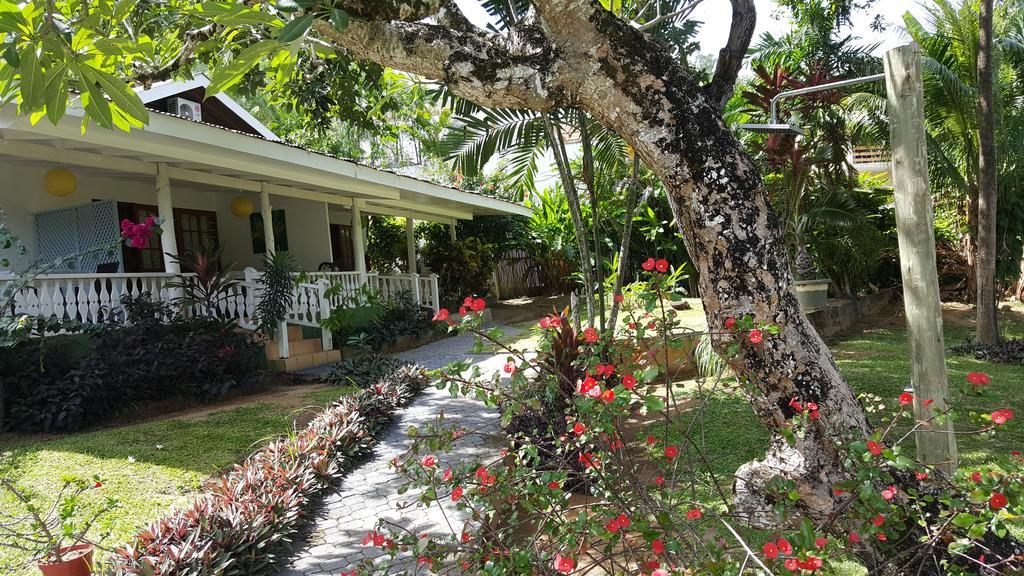 Beau Vallon Bungalows Esterno foto