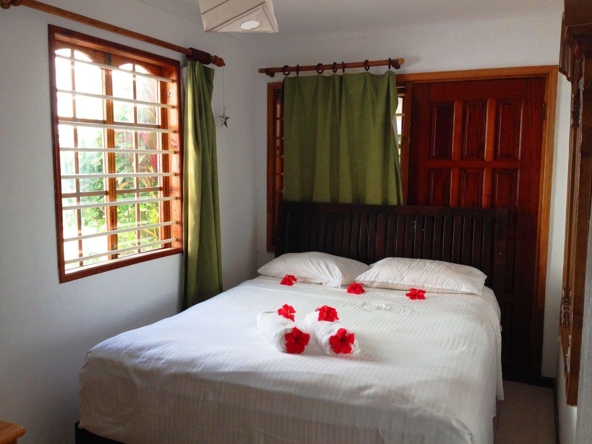 Beau Vallon Bungalows Esterno foto